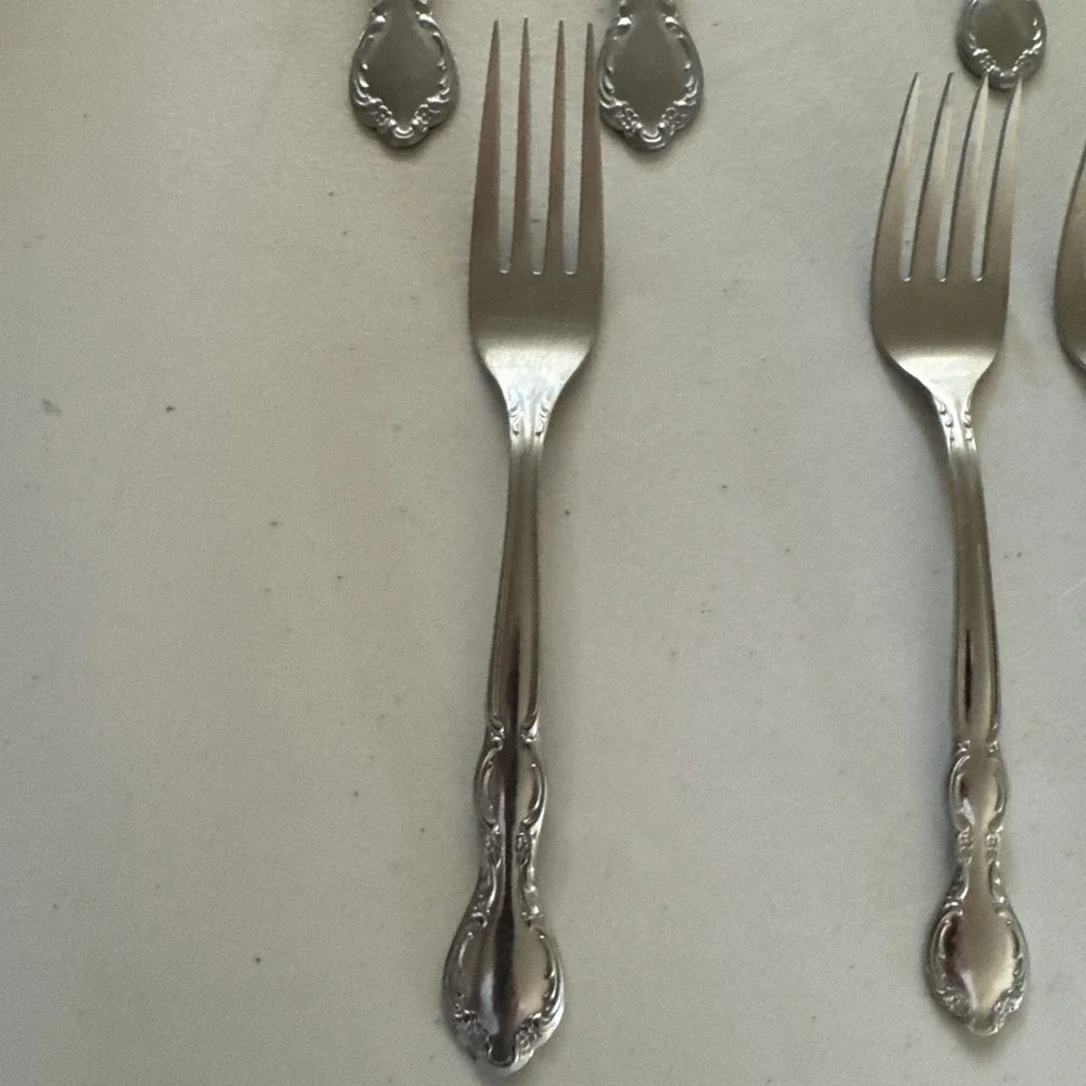 International‎ Silver Rogers Royal Manor Stainless Flatware Set Of 19